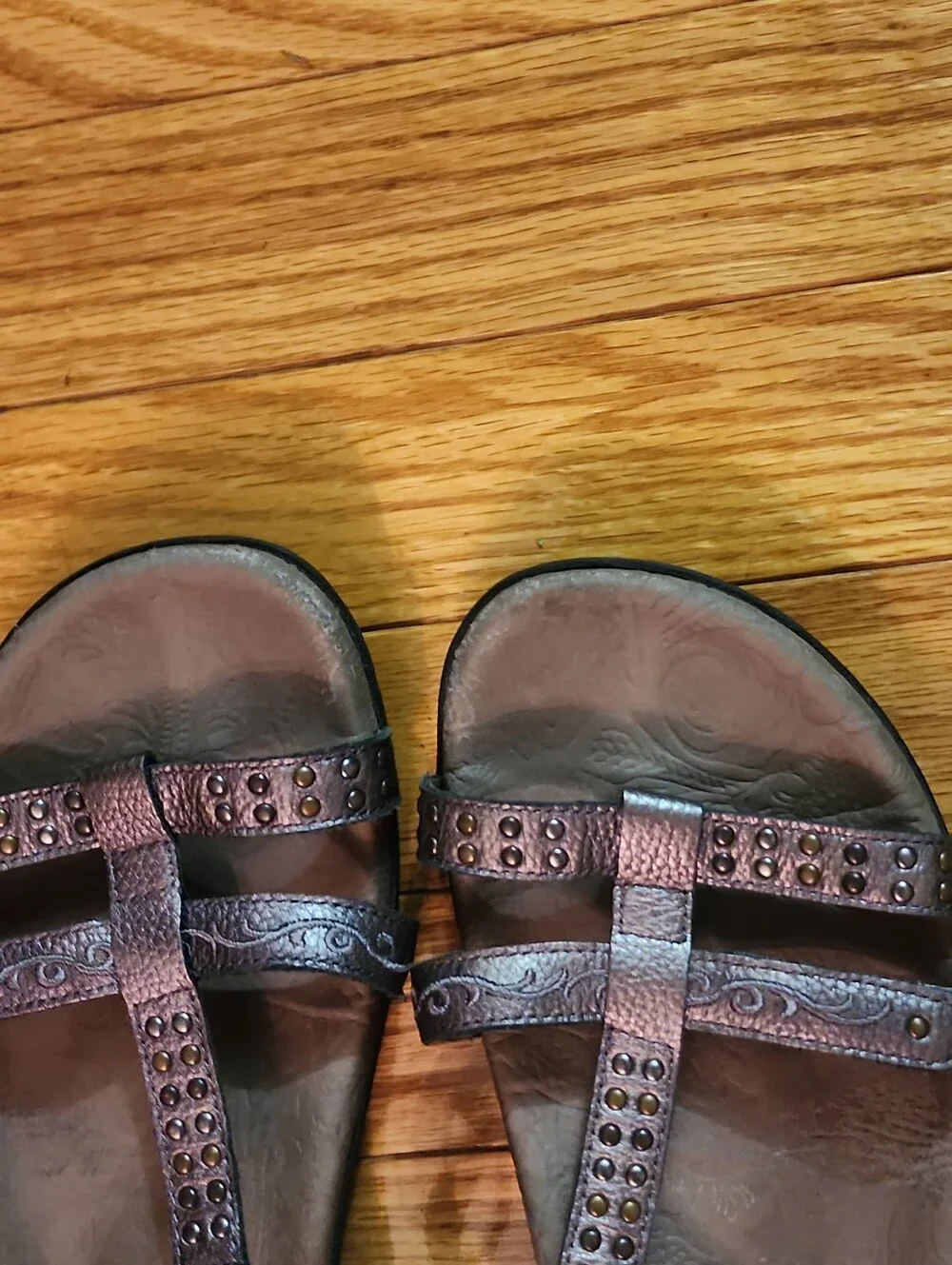 Taos Footwear Trophy 2 Women's Pewter Metallic Studded T-Strap Sandals